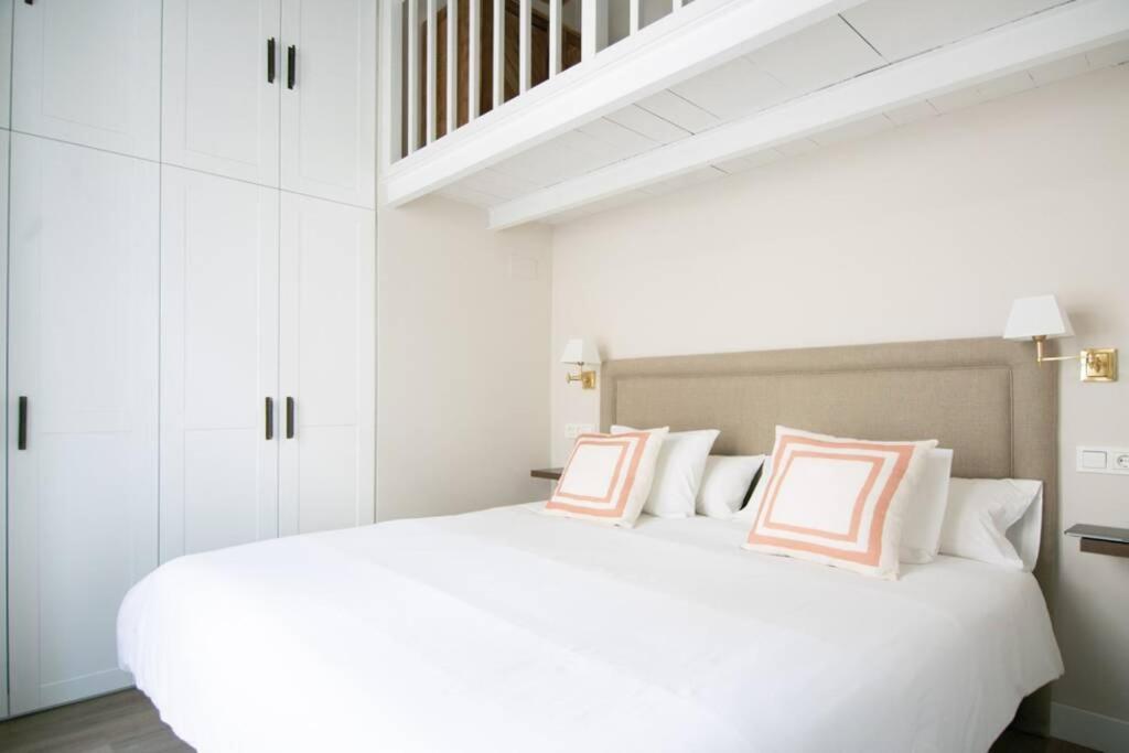 G12 Trendy and Comfy bright loft meters from Bullring and Trianas bridge photo 2