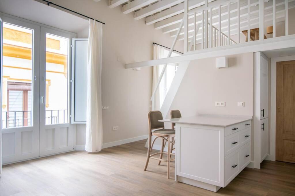 G12 Trendy and Comfy bright loft meters from Bullring and Trianas bridge photo 3