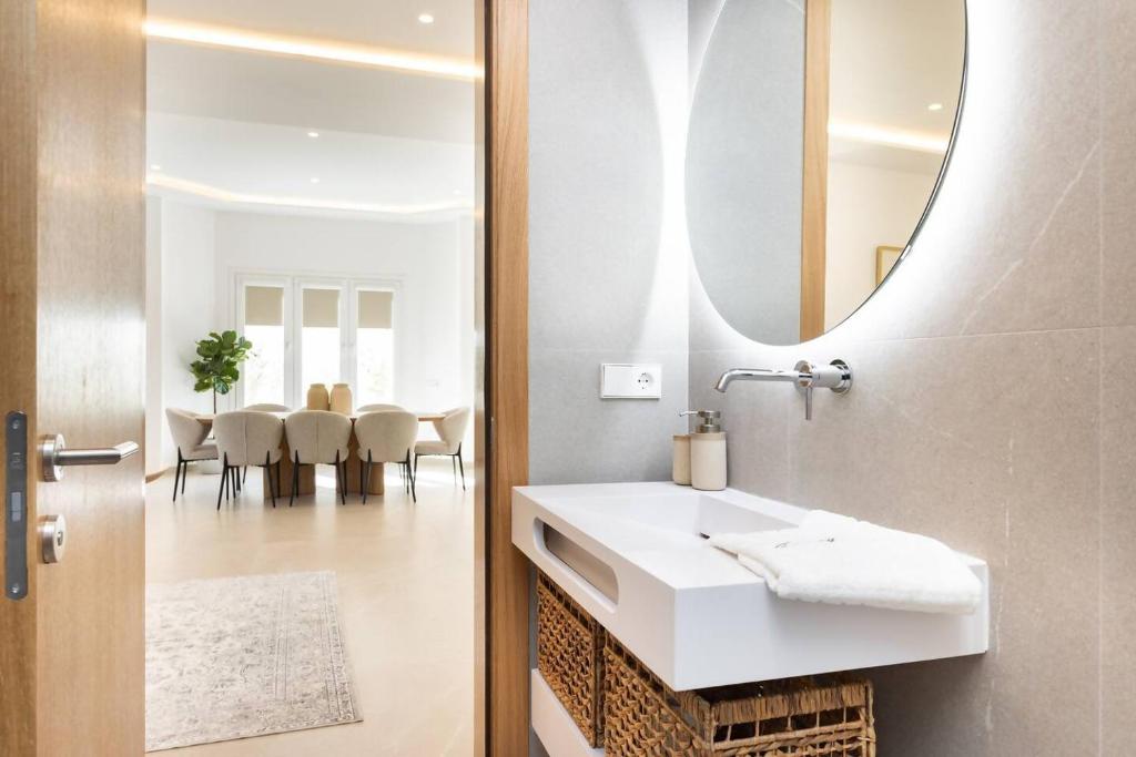 Sunnyland luxury villa santacruz photo 3
