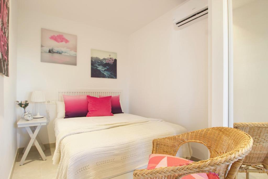 Sunny bungalow with sea view nearby Carihuela Beach photo 2