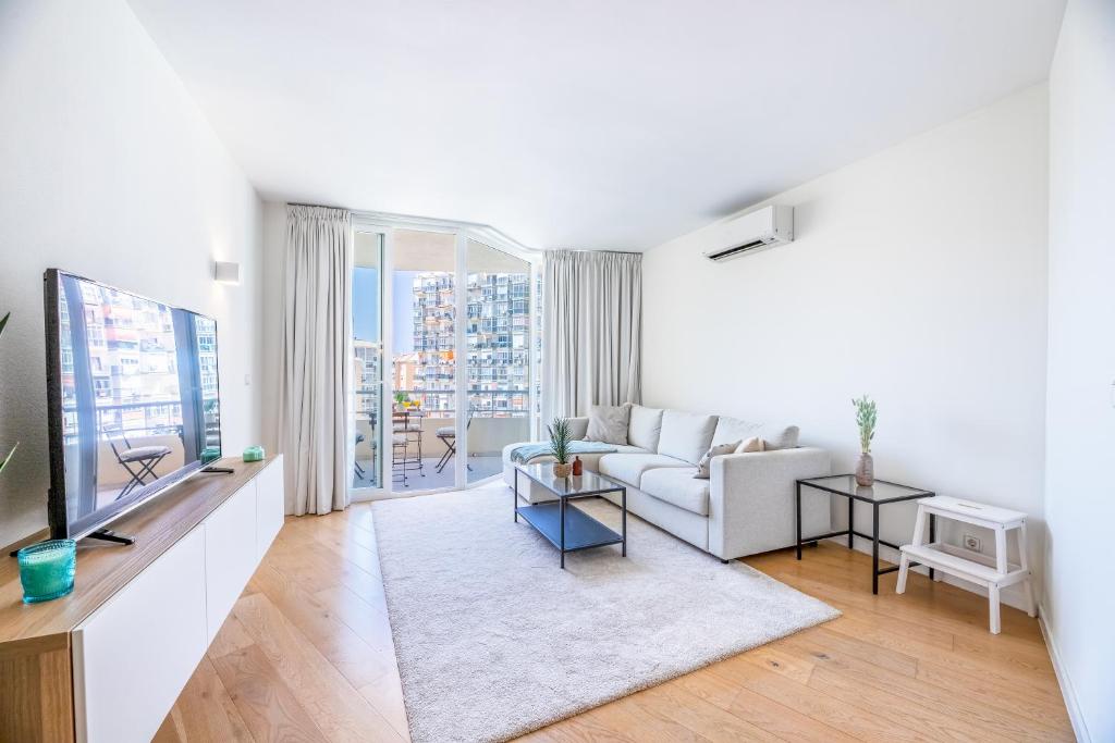 Stylish 2BD Apt in the Centre 10 minutes away from the Beach — photo 1