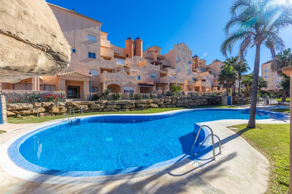 Surf Apartment - Wifi - Parking - Swimming Pool - Patio - Garden — photo 1
