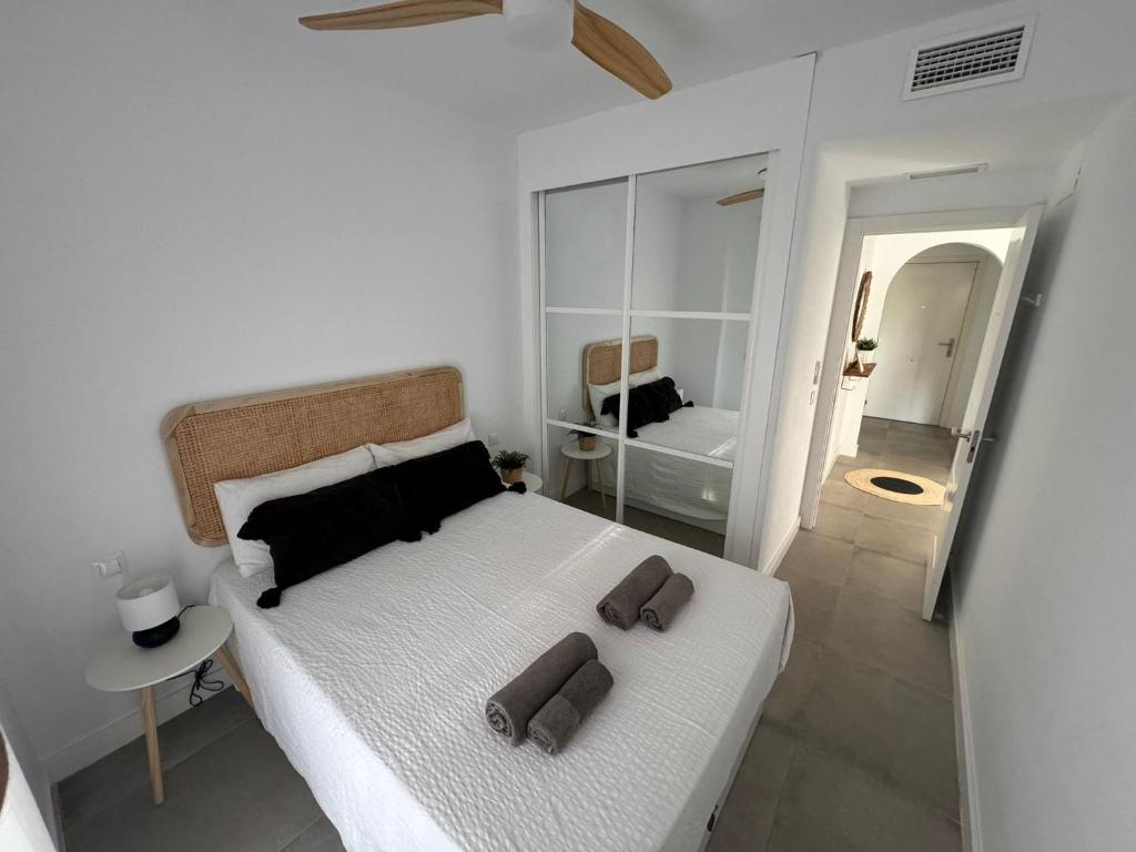Surf Apartment - Wifi - Parking - Swimming Pool - Patio - Garden photo 2