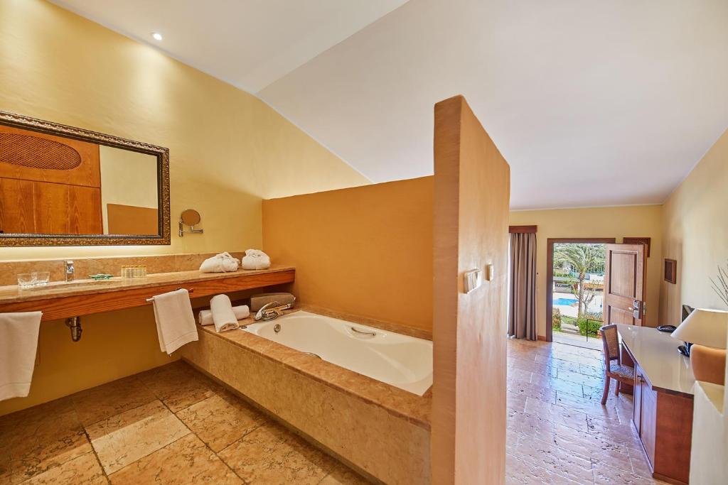 Pula Suites Boutique Resort photo 2