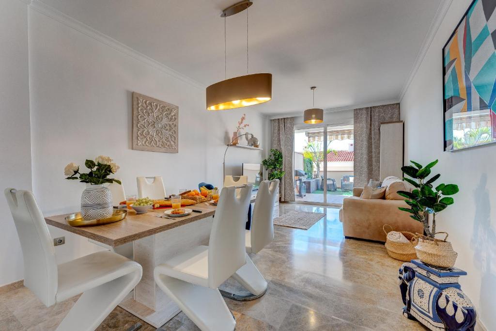 Modern apartment with large terrasse — photo 1