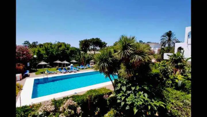 Fabuloso y amplio Duplex en Urb Jardines de Sotogrande — photo 1