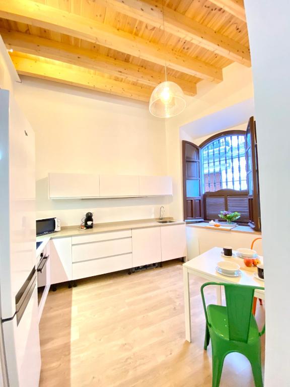 Top-notch downtown house with private rooftop terrace and parking opt photo 2