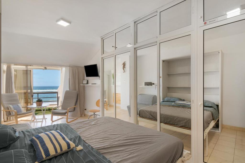 Primera Linea Playa De Las Canteras photo 2