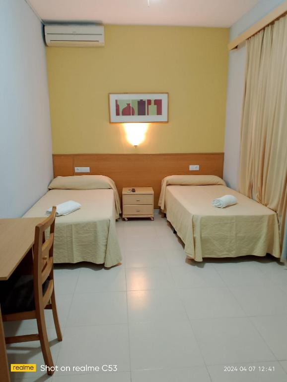Hotel Sant Jordi photo 2