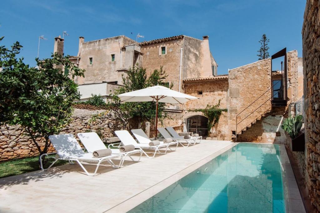 Santanyí's Hidden Gem - a Townhouse with Soul — photo 1