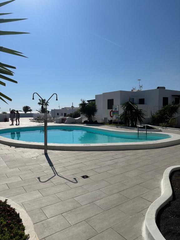 Sea view with direct access to boulevard photo 2