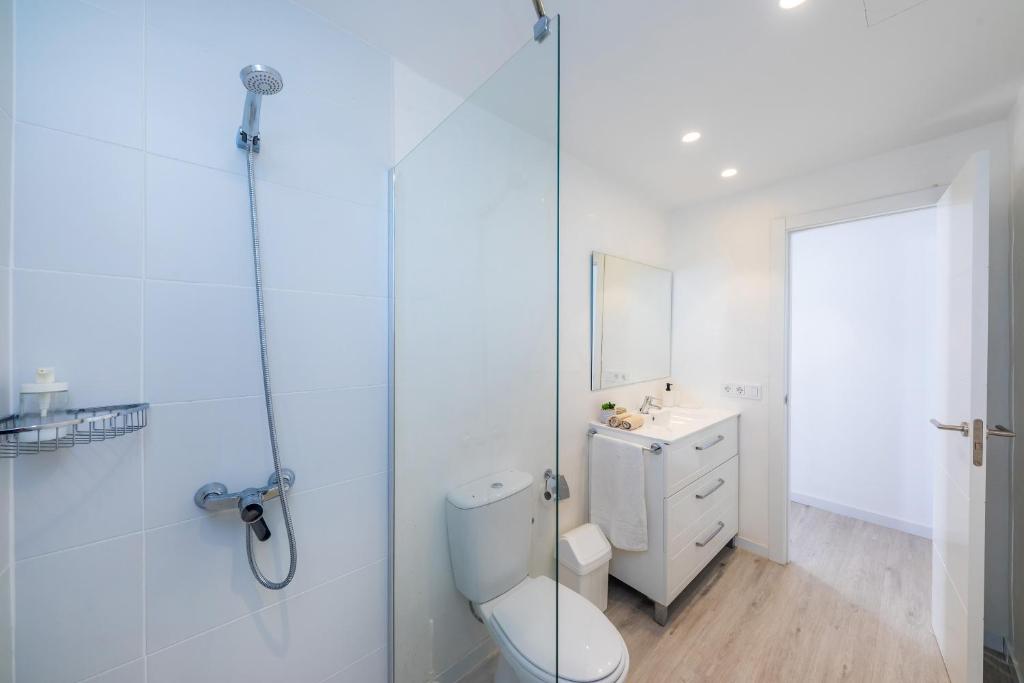 White suites photo 3