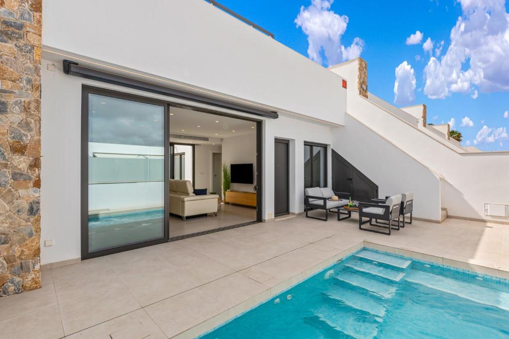 Santiago Sunny Seabreeze Villa — photo 1