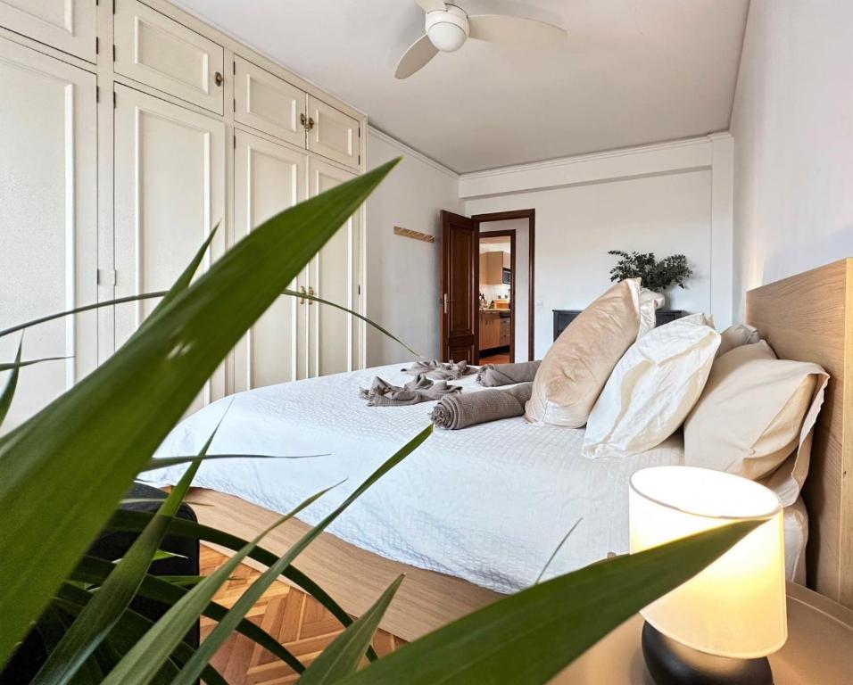 Your Sunny & Spacious Portview Home photo 2