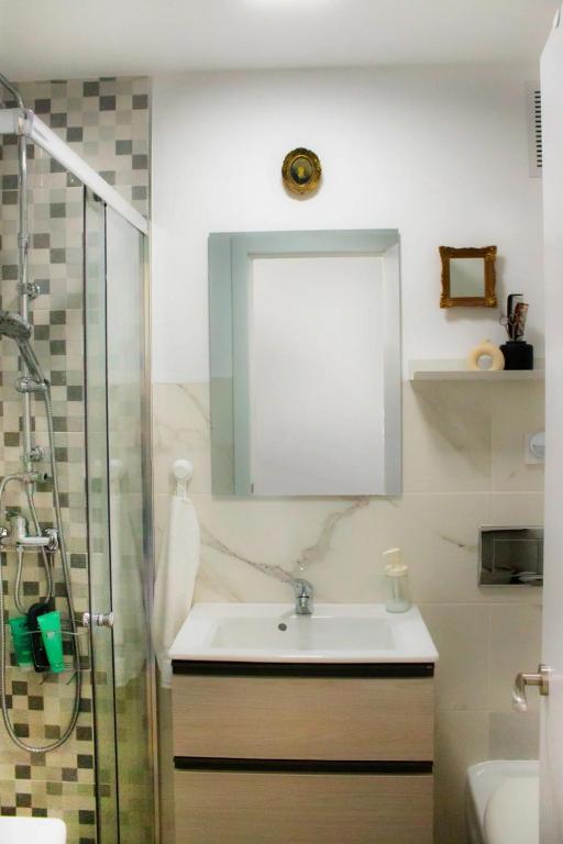 Stylish and comfortable one bedroom with sea view photo 3