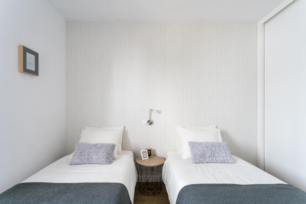 TRIANA 3 Bedrooms & 2 bath Parking Included photo 2