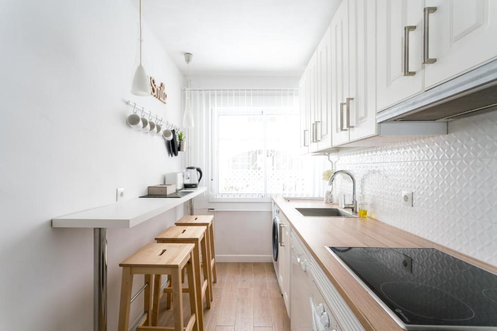 TRIANA 3 Bedrooms & 2 bath Parking Included photo 3