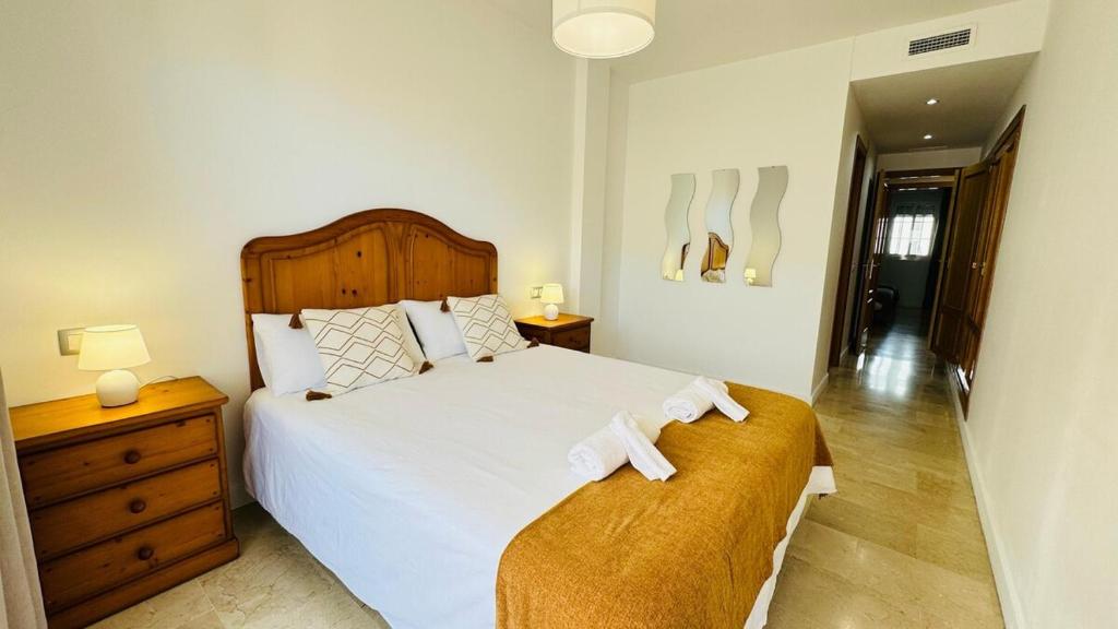 Room City Estepona Montemayor 2BR pool and garage photo 2