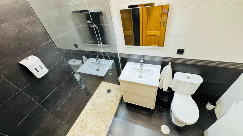 Room City Estepona Montemayor 2BR pool and garage photo 3