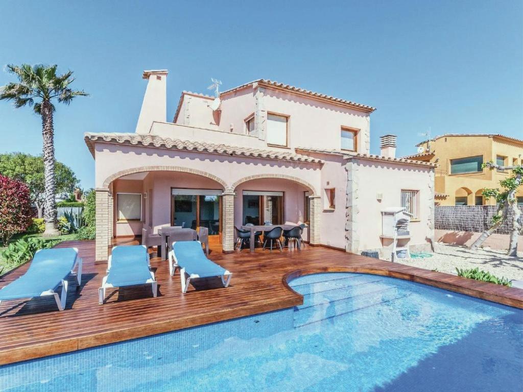Superb villa near sandy beach Sant Pere Pescador — photo 1