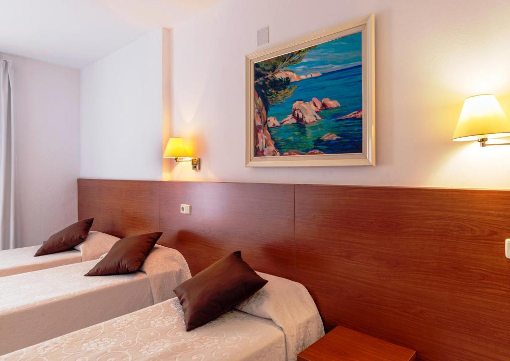 Hotel Sant March photo 2