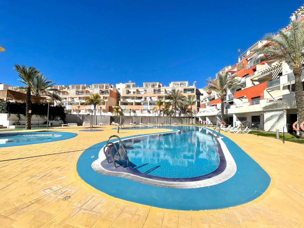 Apartment near beach with pools in Spain — photo 1