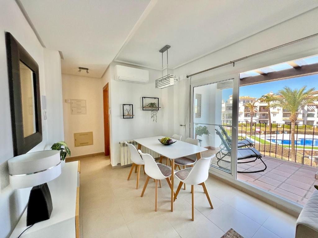 Stunning apartment with overflow pool and golf view photo 3