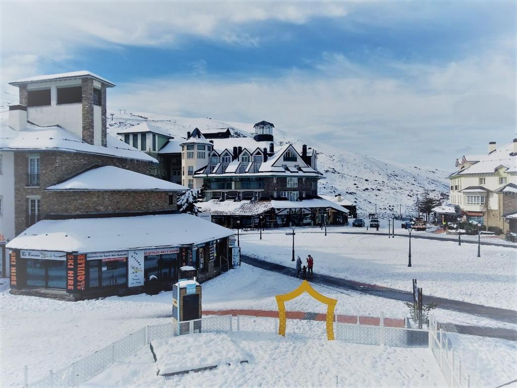 SKI & SNOW APARTMENTOS by TODOSIERRANEVADA - Plaza de Andalucia - Junto a los Telecabinas — photo 1