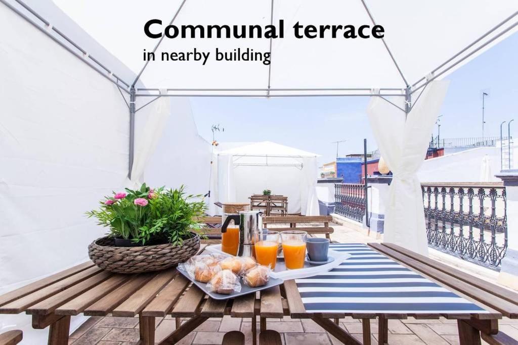 Hostly Rivero 2B Center-Fibre-communal terrace-Parking Optional-CLess — photo 1
