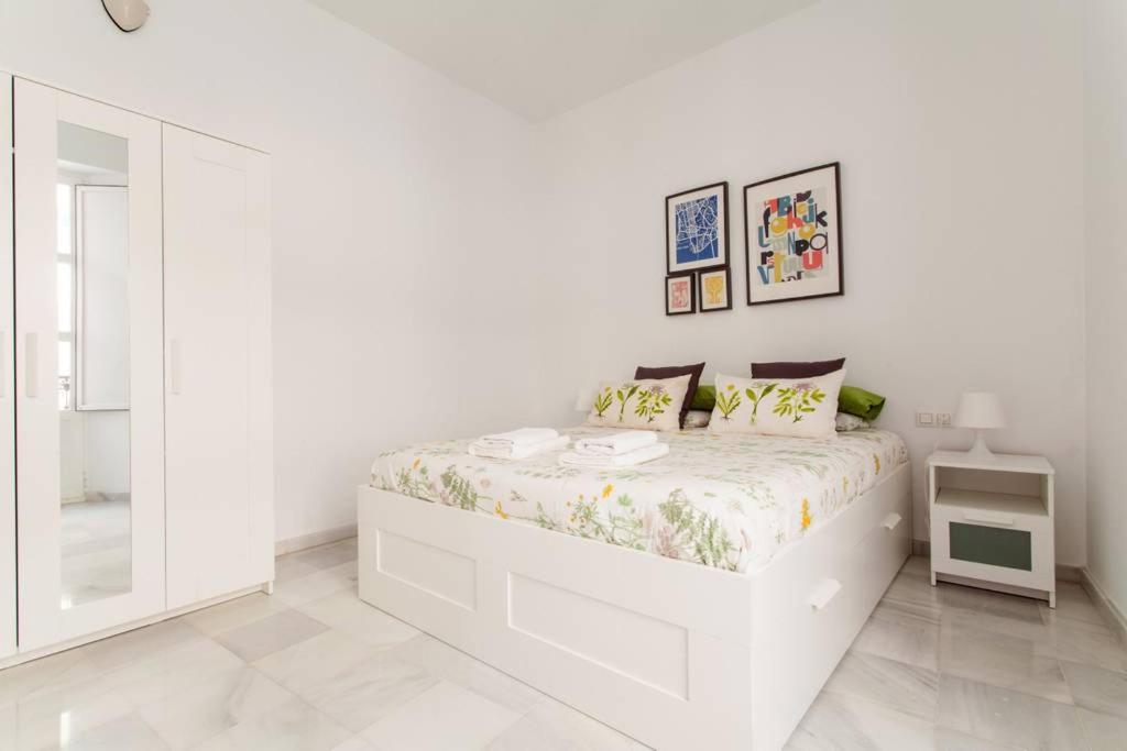 Hostly Rivero 2B Center-Fibre-communal terrace-Parking Optional-CLess photo 2