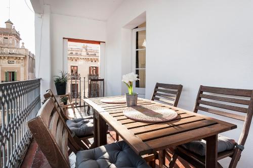Beautiful apartment with terrace in Barcelona — photo 1