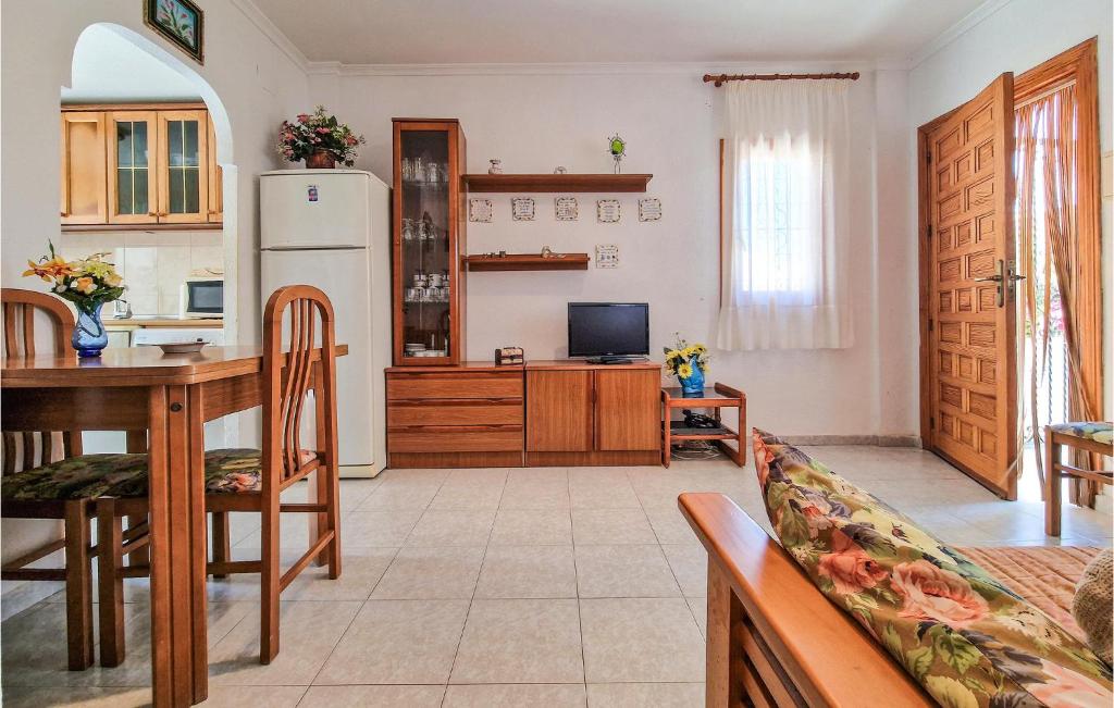 Beach Front Home In Torrevieja With Wifi photo 3