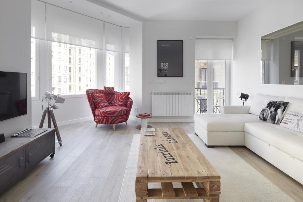 Zurriola Zinema by FeelFree Rentals — photo 1