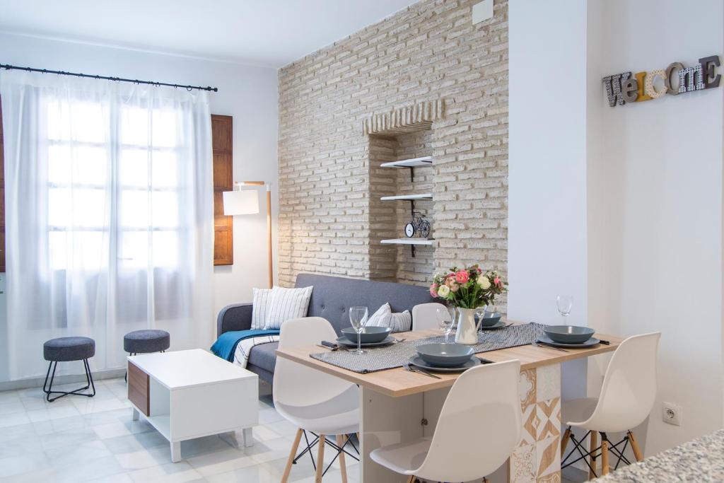 Riverside Triana Apartment — photo 1