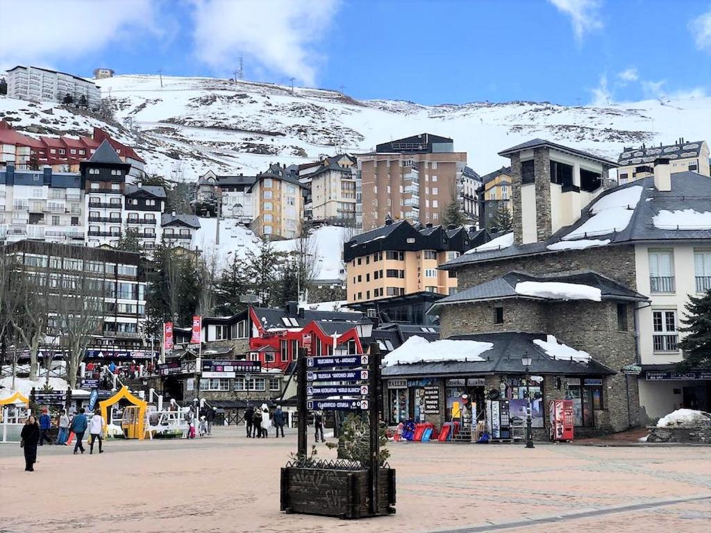 SKI PLAZA SIERRA NEVADA & Zona Baja — photo 1