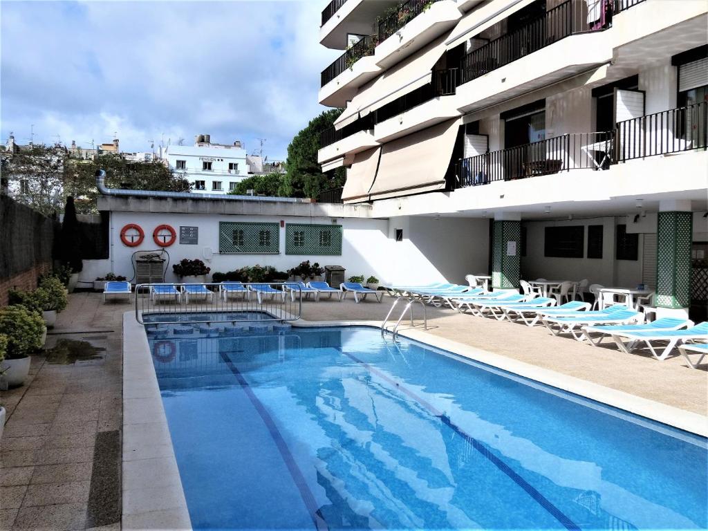 Estudio un solo ambiente céntrico muy cerca de la playa con piscina y terraza — photo 1