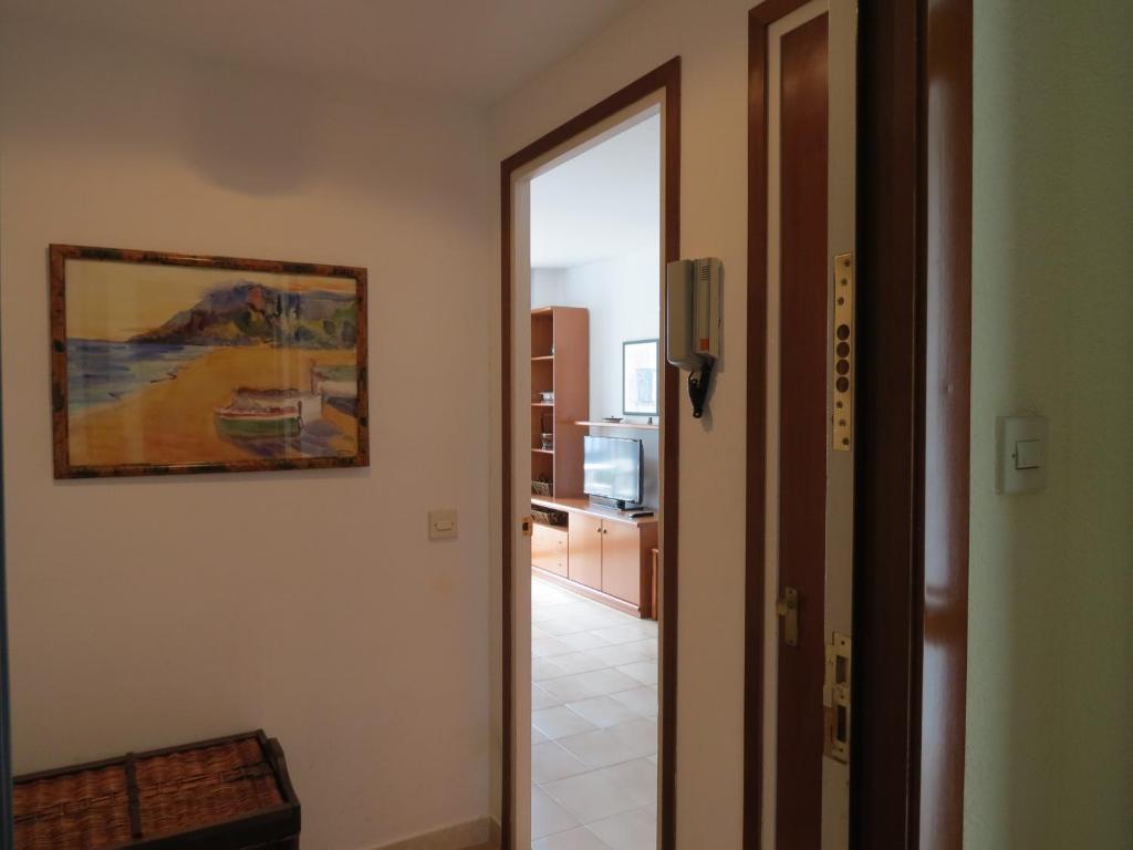 Estudio un solo ambiente céntrico muy cerca de la playa con piscina y terraza photo 2