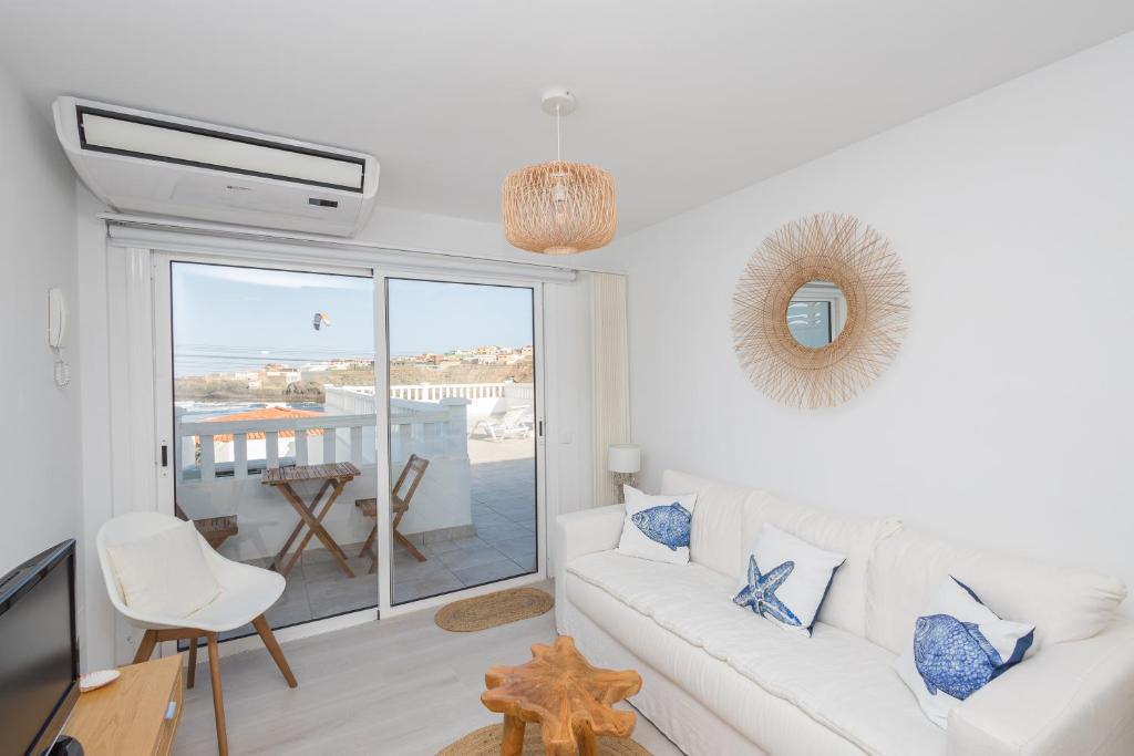 Sea Views Private Terrace 2BR House near the Beach — photo 1