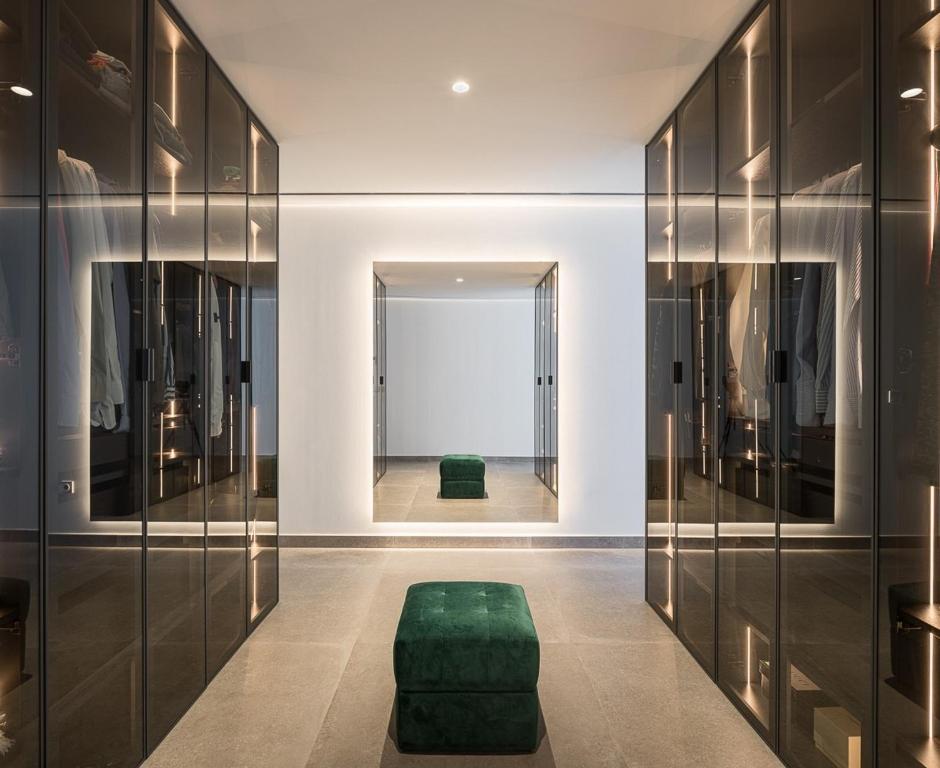 Spectacular Luxury & Design Home photo 2