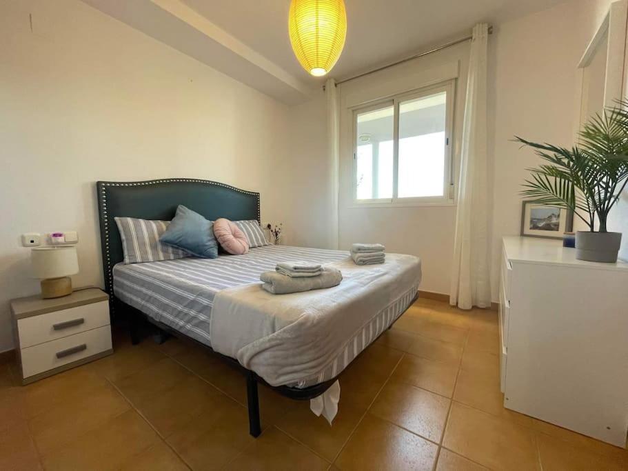 South facing 1 bed apartment photo 2