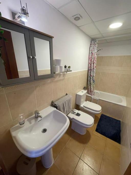 South facing 1 bed apartment photo 3