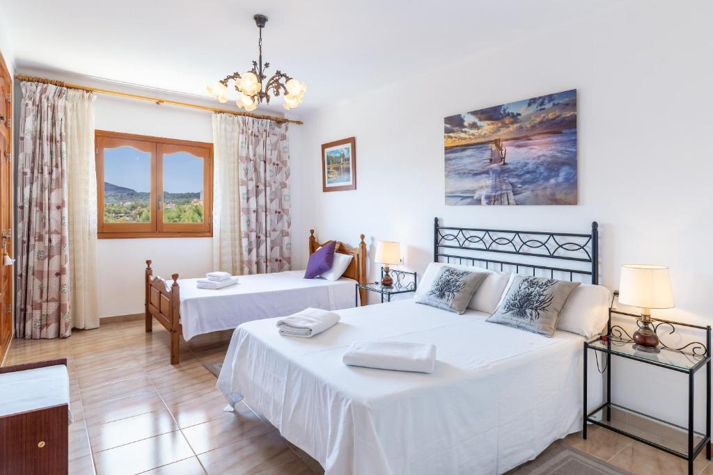 Front Line Beach House Up To 6 Guests in Mallorca photo 2