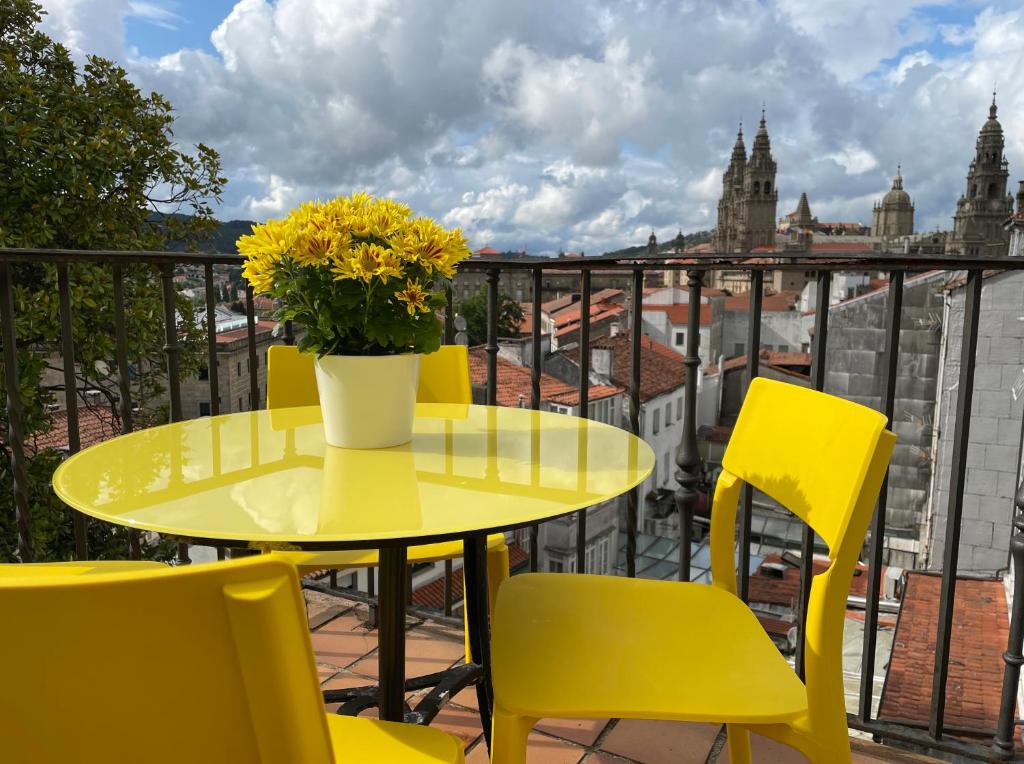 Yellow Home — photo 1