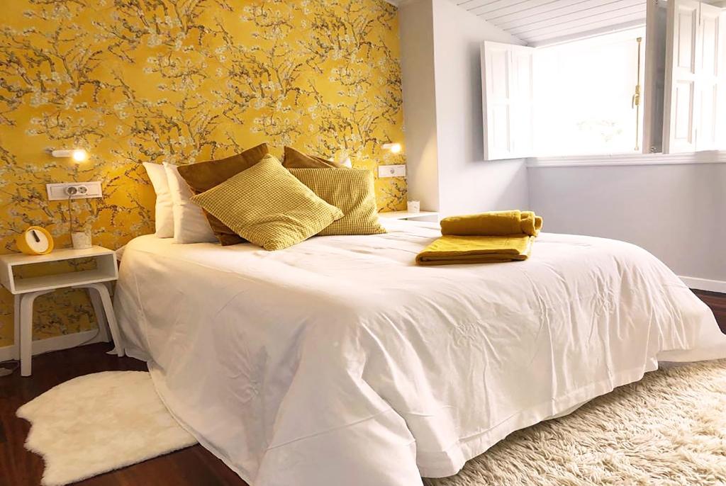 Yellow Home photo 2
