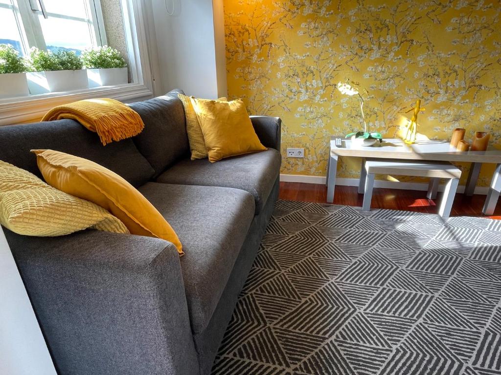 Yellow Home photo 3