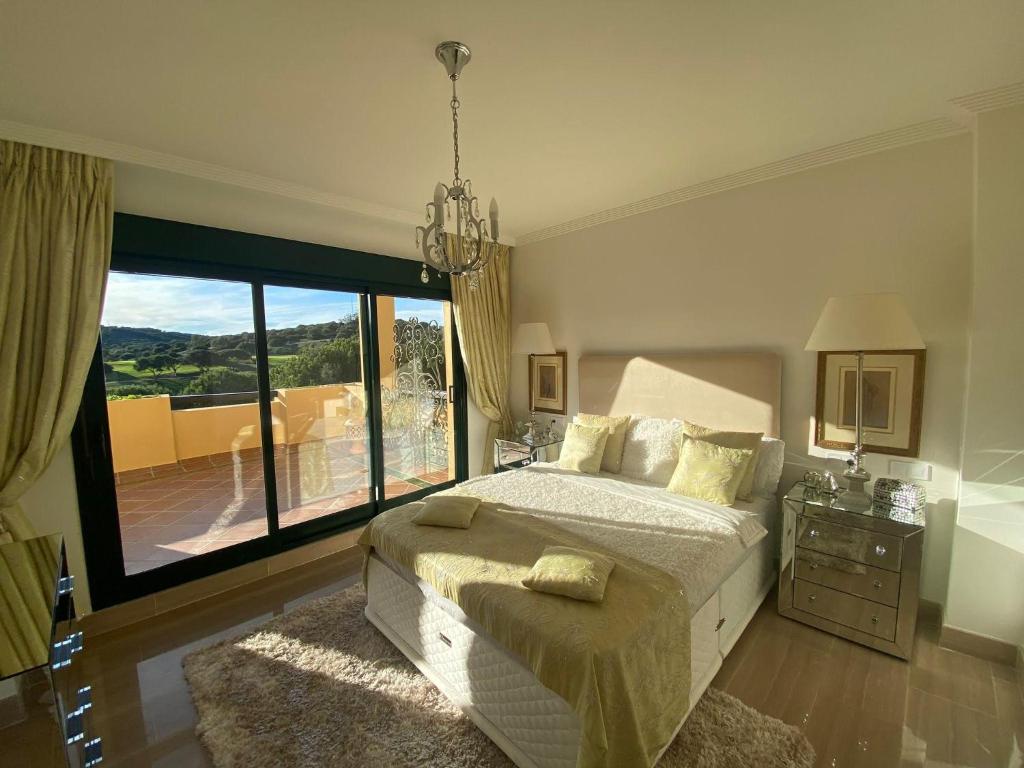 Sunny Retreat with Stunning View photo 2