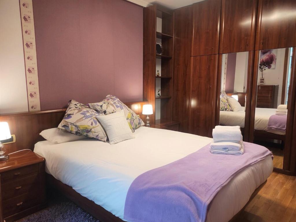 Con vistas al puente del Milenio y plaza de garaje photo 2