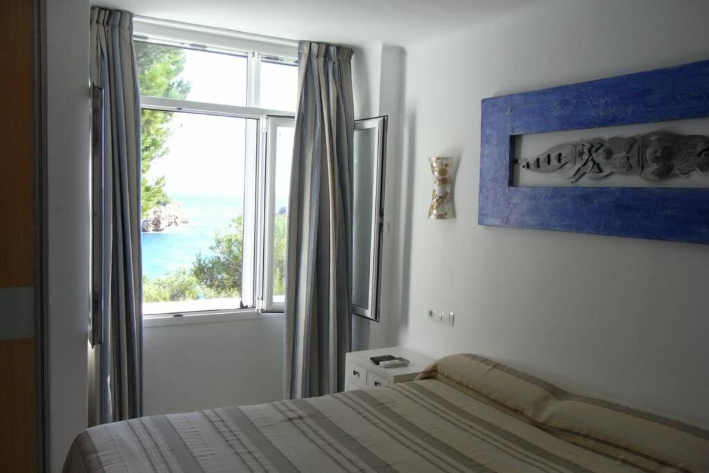 Sea frontline Apartment 'Ernesto'. Pool. WIFI photo 2