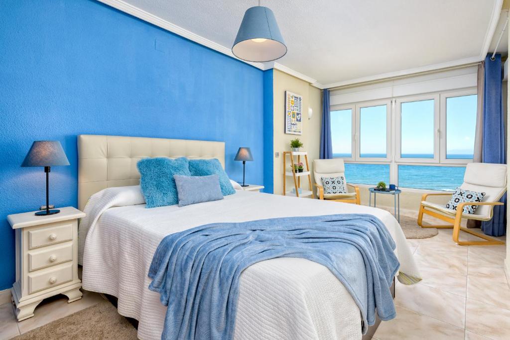 SPECTACULAR VIEWS PENTHOUSE IN 1ST LINE BEACH — photo 1