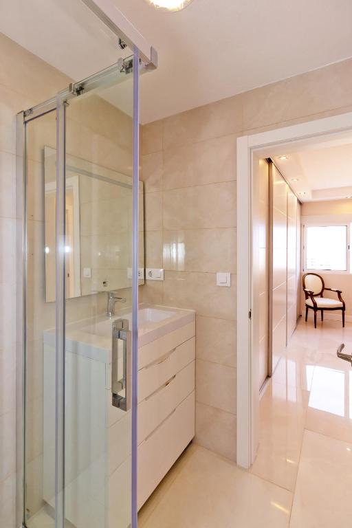 The White Apartment: Luxury photo 3